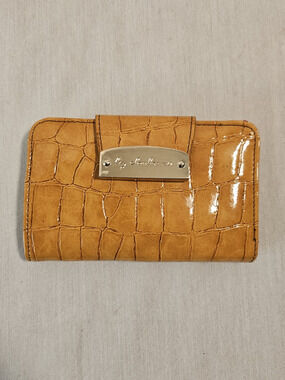 Liz Claiborne Women's Tan Vintage Faux Aligator Skin Wallet